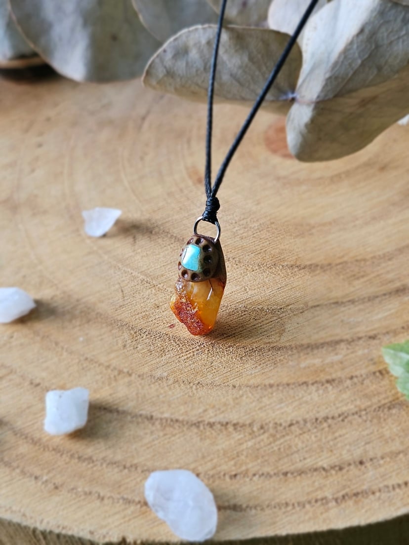 Amulet Wiecznego Lata "Kropla Słońca" - Bursztyn z Turkusem
