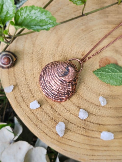 Letni Amulet z Księżycową Muszlą - miedziany