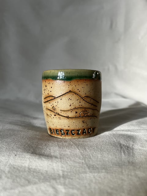 Czarka ceramiczna Bieszczady zielona - ręcznie toczona czarka z motywem górskim