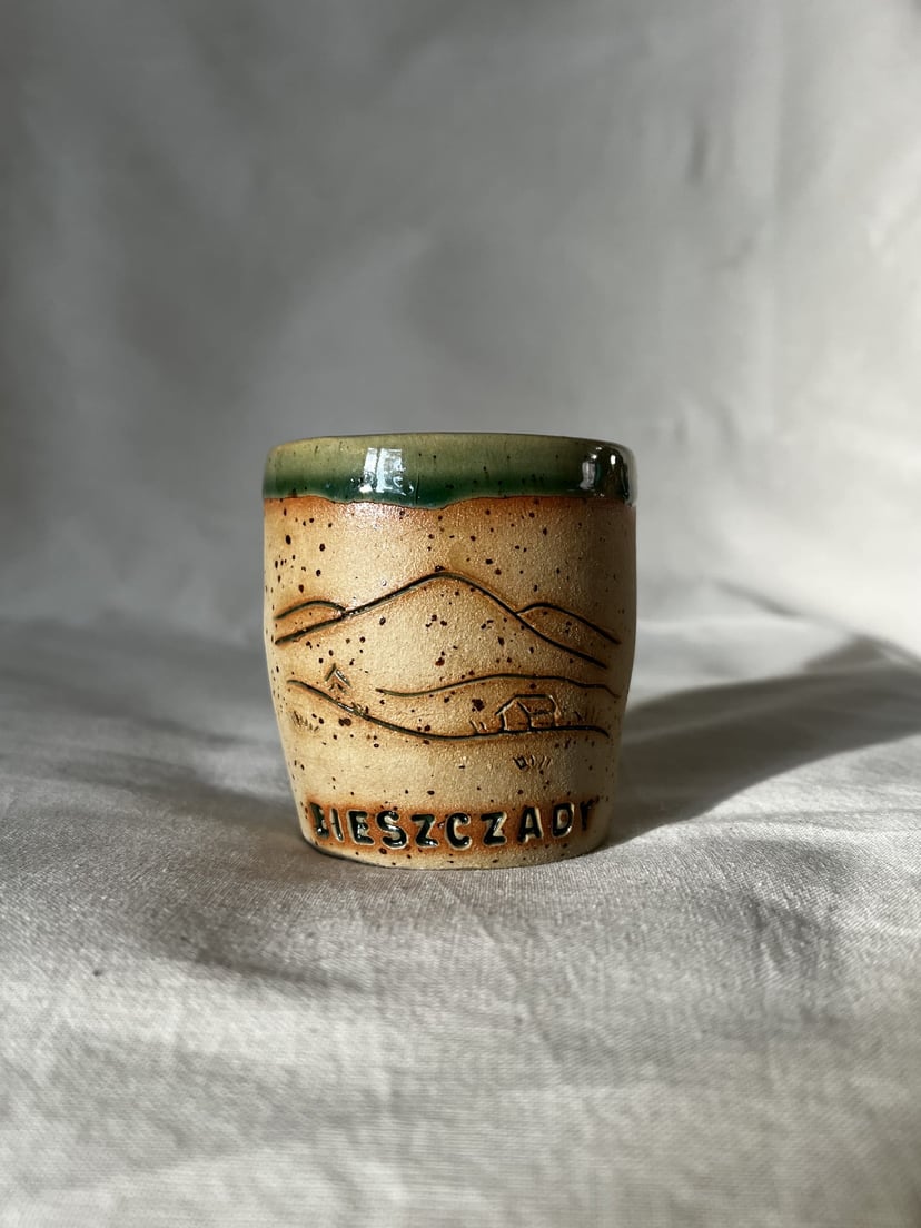 Czarka ceramiczna Bieszczady zielona - ręcznie toczona czarka z motywem górskim