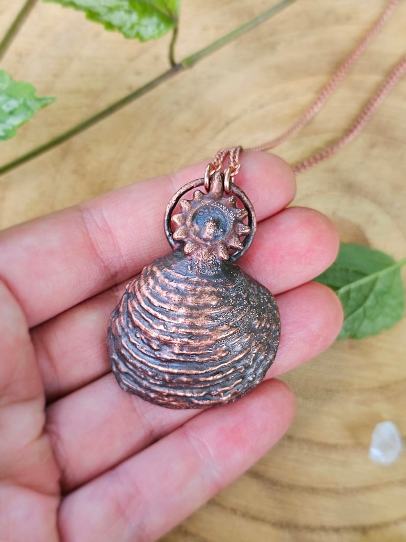 Letni Amulet ze Słoneczną Muszlą - miedziany