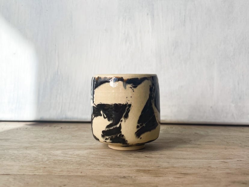 Czarka czarno-biała INK №3 - ceramiczna czarka z kolekcji ZEN