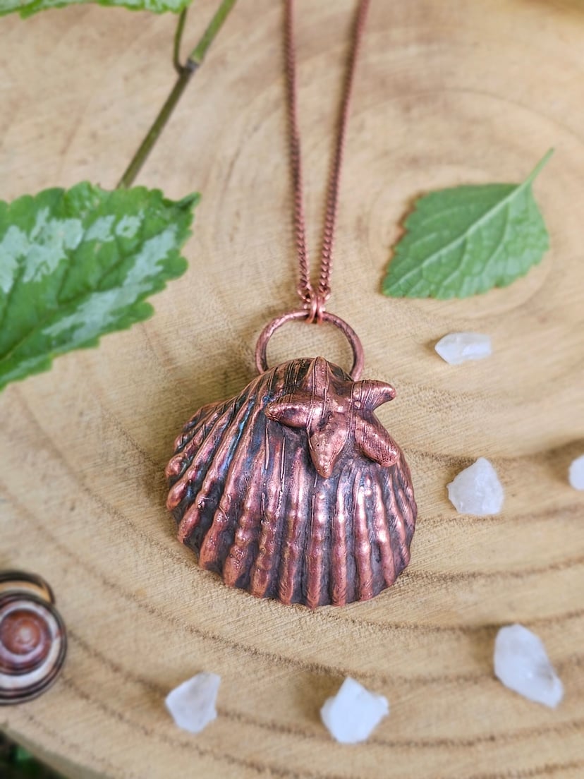 Letni Amulet z Gwiaździstą Muszlą - miedziany