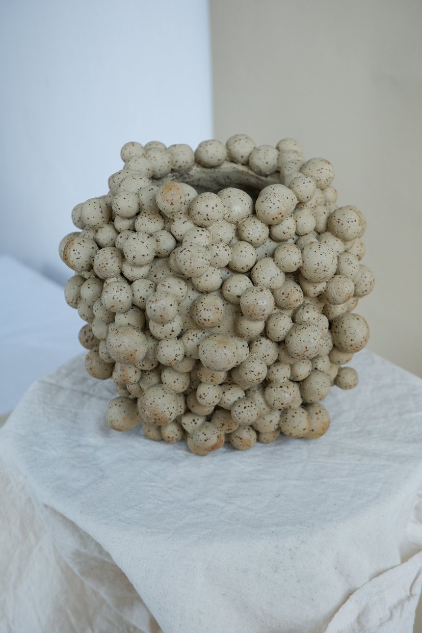 The Bubble- Olive-beige Stoneware Clay Vase 06 - wazon ceramiczny z kolekcji The Bubble