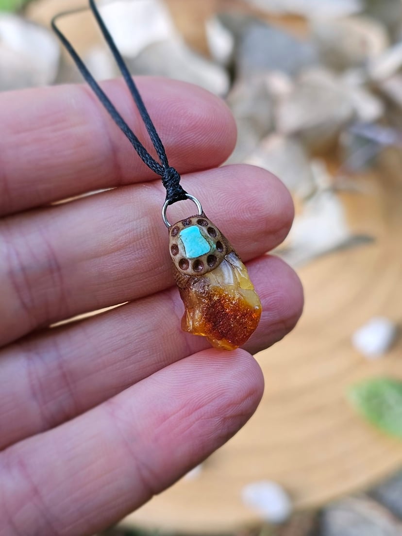 Amulet Wiecznego Lata "Kropla Słońca" - Bursztyn z Turkusem