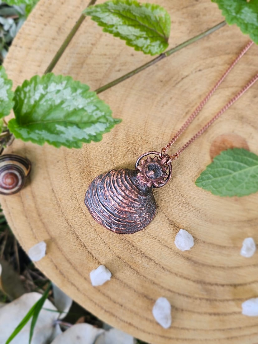 Letni Amulet ze Słoneczną Muszlą - miedziany