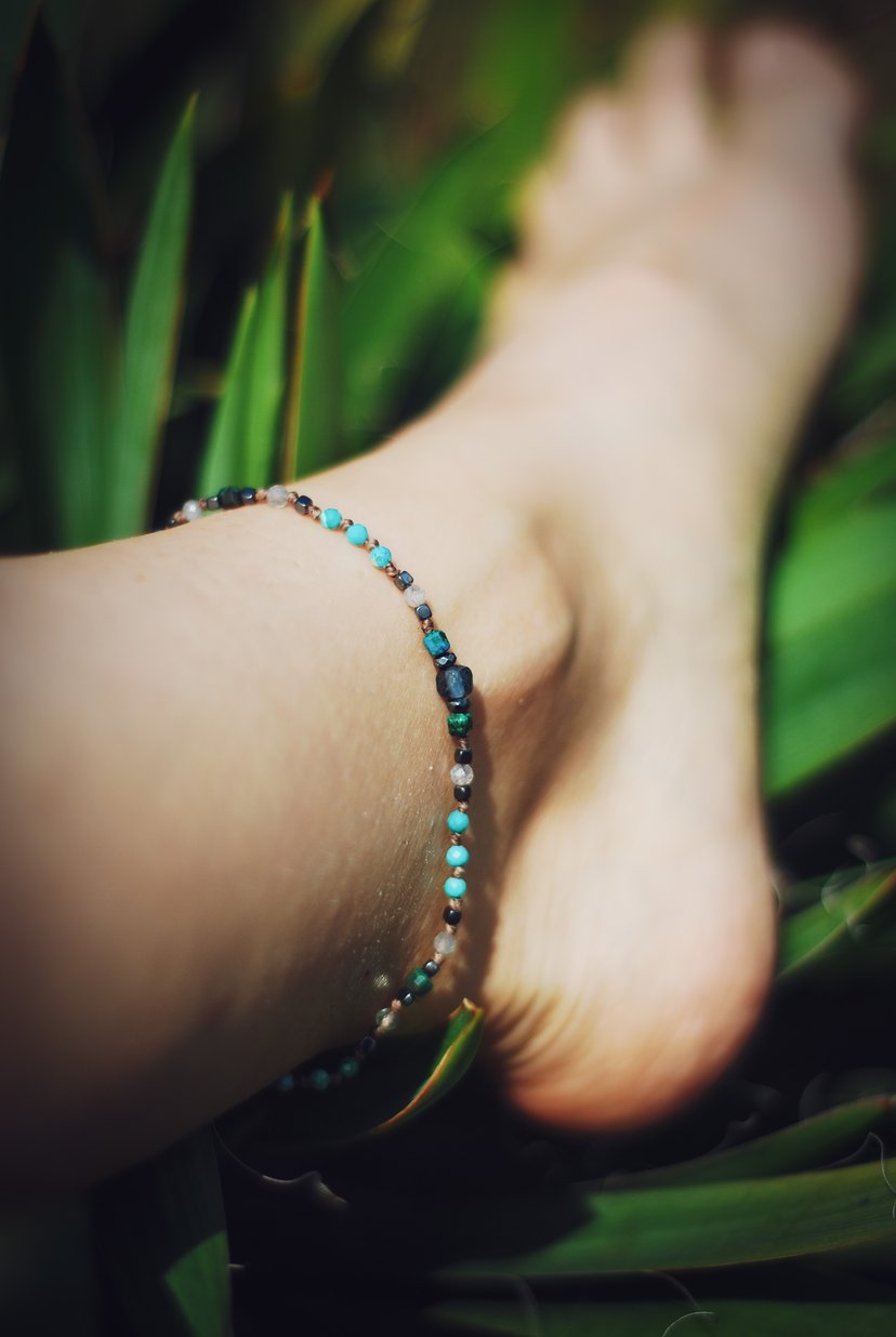 Bransoletka na nogę ༓ BLUE TOURMALINE – bransoletka z kamieni naturalnych