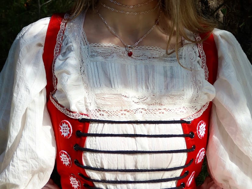 NASZYJNIK z ogniwami w kształcie serc