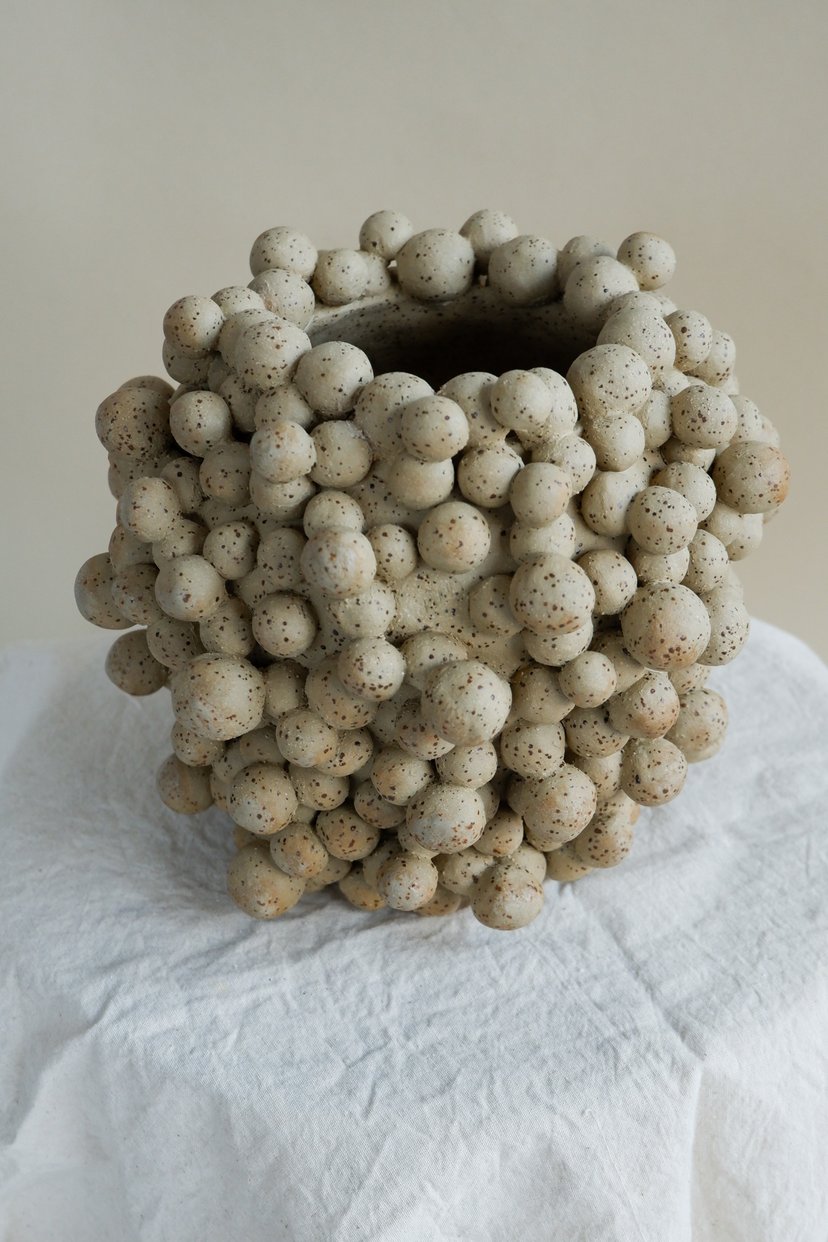 The Bubble- Olive-beige Stoneware Clay Vase 06 - wazon ceramiczny z kolekcji The Bubble