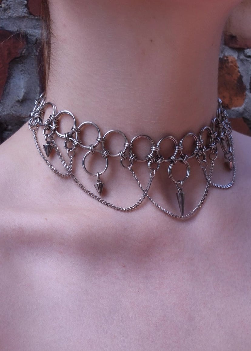 FIRST ROW choker