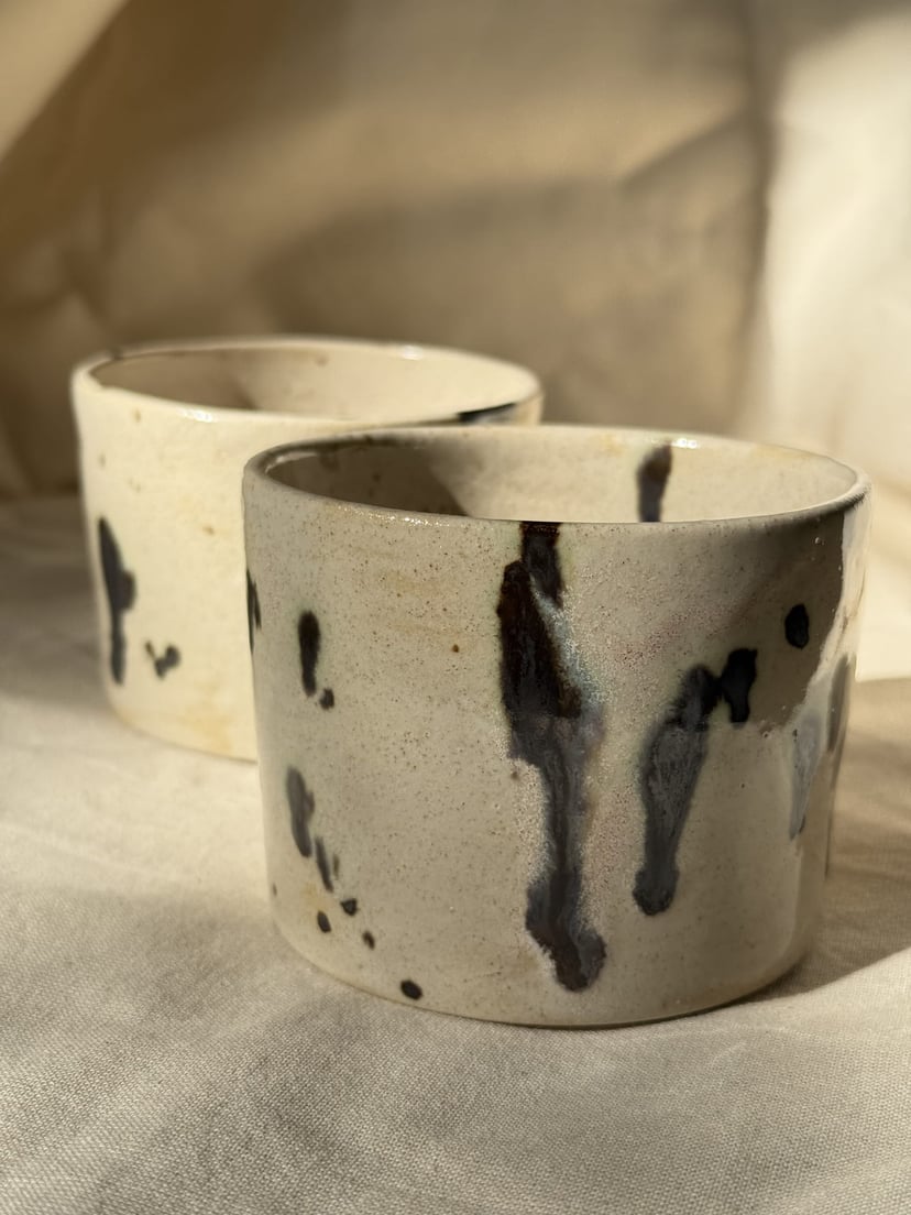 Czarka beżowa w złote ciapki - 200 ml - ręcznie toczona czarka ceramiczna