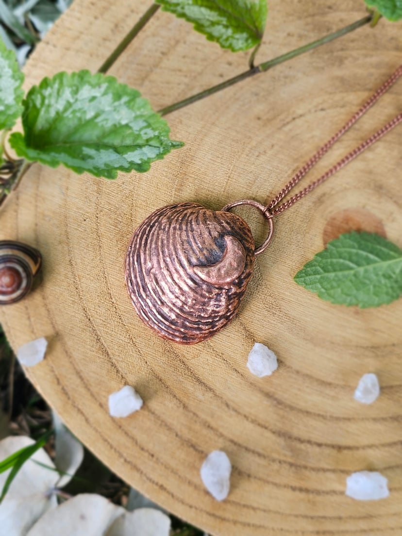 Letni Amulet z Księżycową Muszlą - miedziany