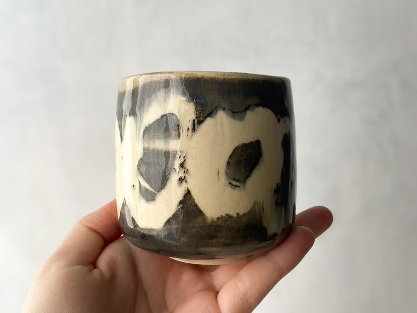 Czarka czarno-biała INK №4 - ceramiczna czarka z kolekcji ZEN