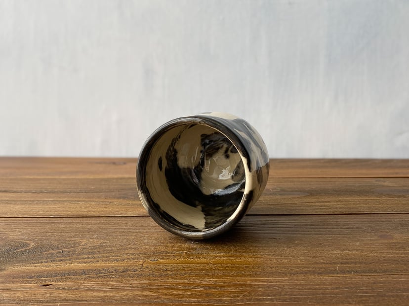 Czarka czarno-biała INK №1 - ceramiczna czarka z kolekcji ZEN