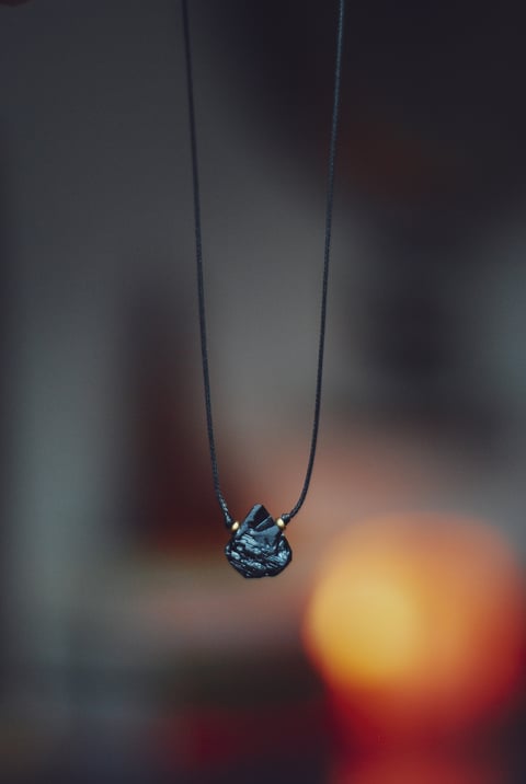 Ochronny amulet ༓ TURMALIN – naszyjnik z kamieni naturalnych