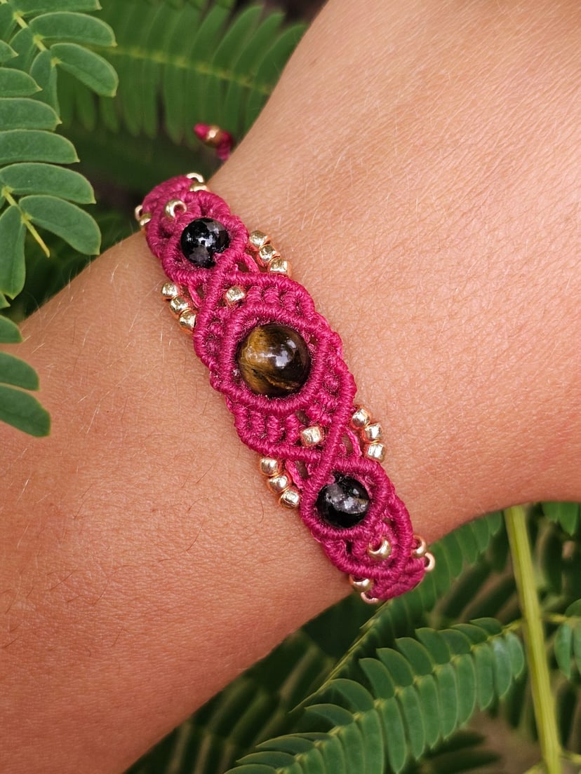 Bransoletka "Orient" - ochronna z tygrysim okiem - magenta