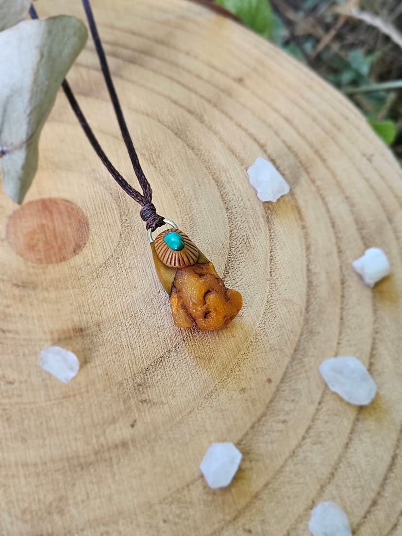 Amulet Wiecznego Lata "Kropla Słońca" - Bursztyn z Malachitem
