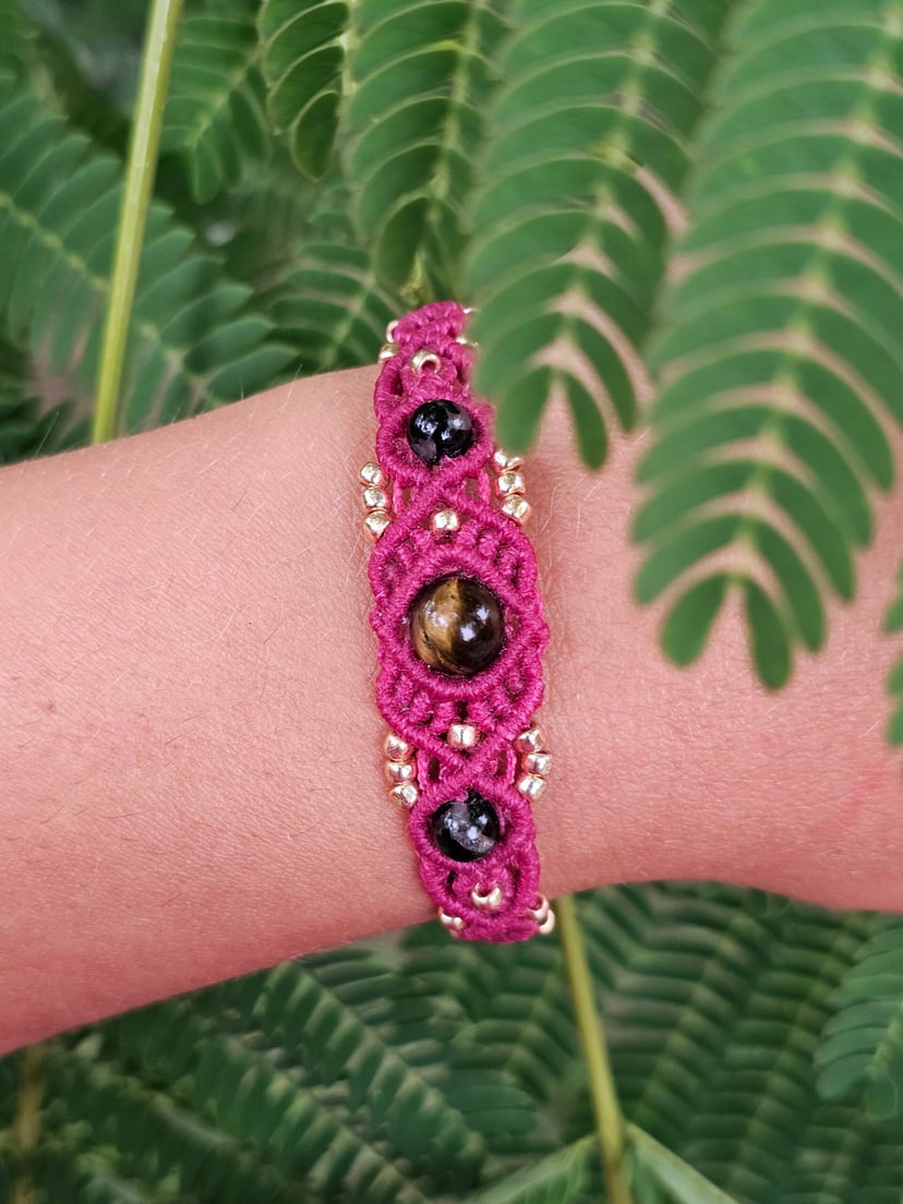 Bransoletka "Orient" - ochronna z tygrysim okiem - magenta