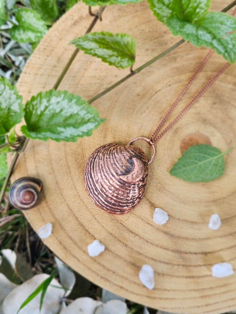 Letni Amulet z Księżycową Muszlą - miedziany