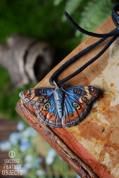 Naszyjnik z rzeźbą motyla Junonia coenia