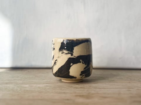 Czarka czarno-biała INK №3 - ceramiczna czarka z kolekcji ZEN