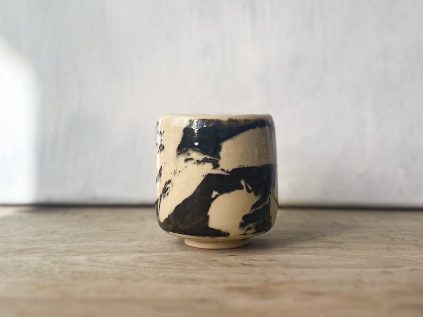 Czarka czarno-biała INK №3 - ceramiczna czarka z kolekcji ZEN