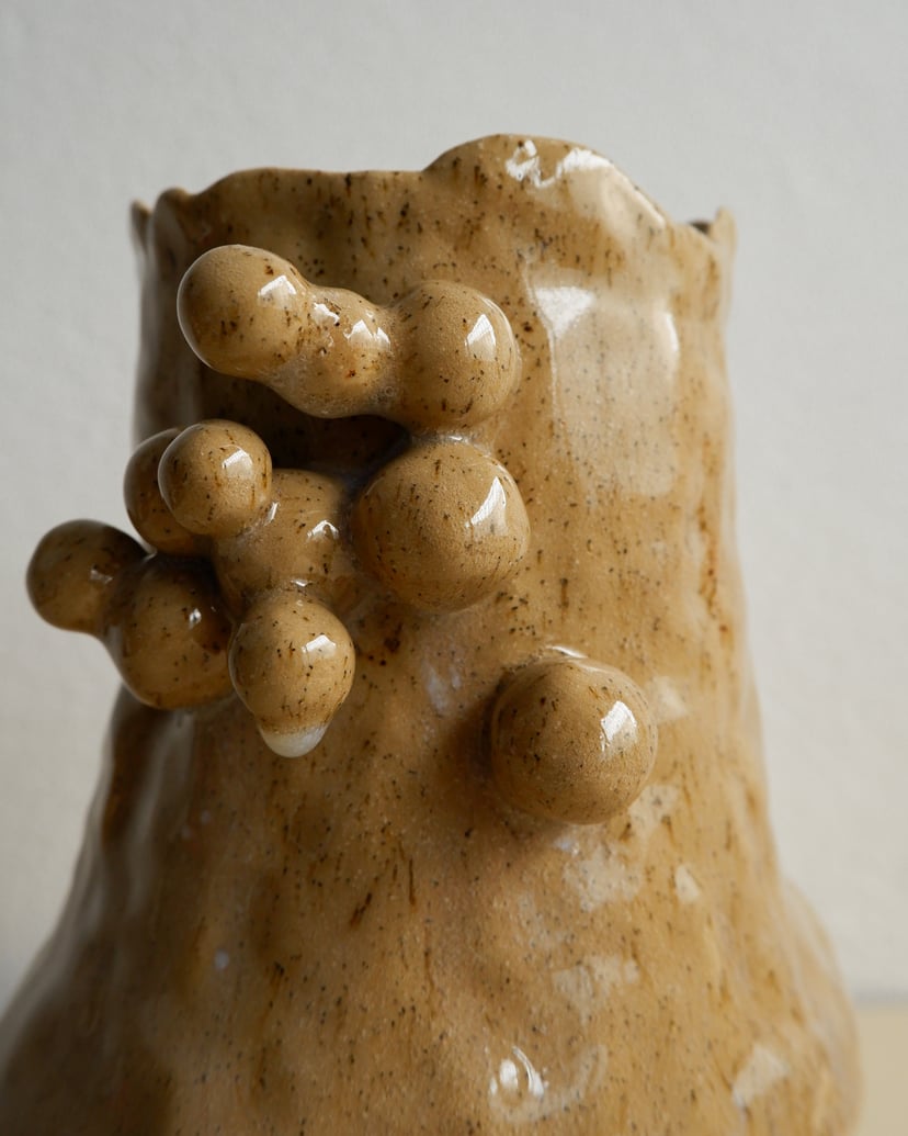 The Bubble- Olive-Beige Stoneware Clay Vase 07 - wazon ceramiczny z kolekcji The Bubble