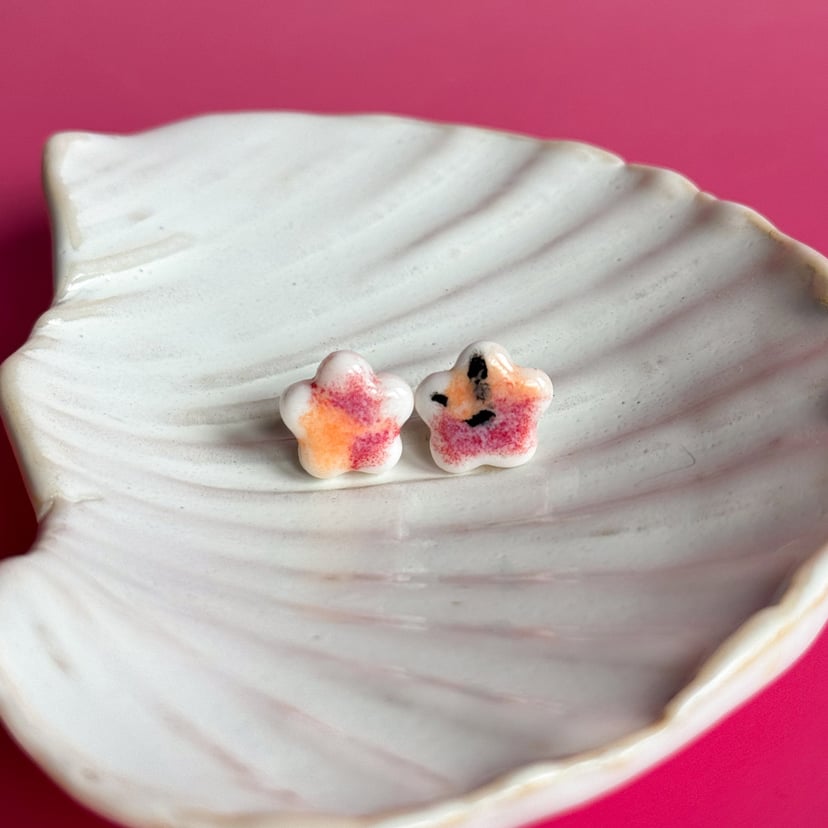 Koi - kolczyki sztyfty z porcelany w kształcie kwiatu - Porcelka mini bloom