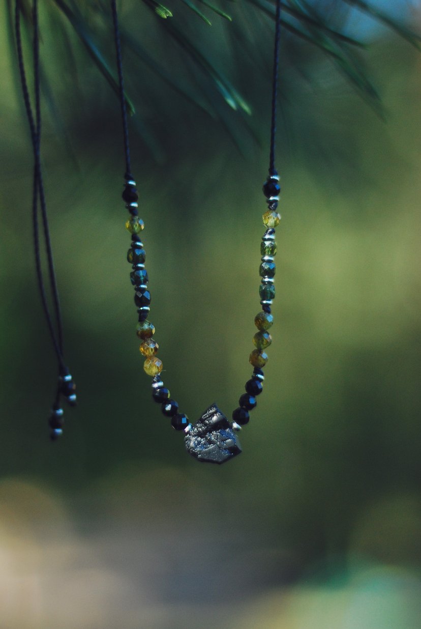 Naszyjnik ༓ BLACK SPRUCE – naszyjnik z kamieni naturalnych
