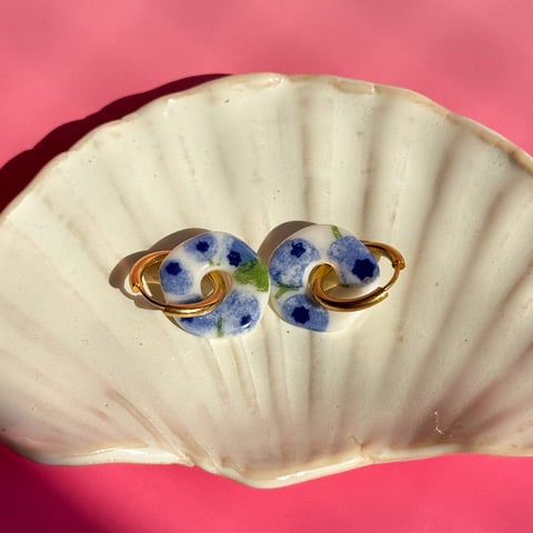 Jagódki - wiszące kolczyki z porcelany - Porcelka donut