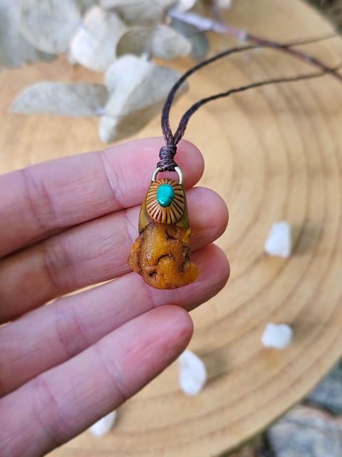 Amulet Wiecznego Lata "Kropla Słońca" - Bursztyn z Malachitem