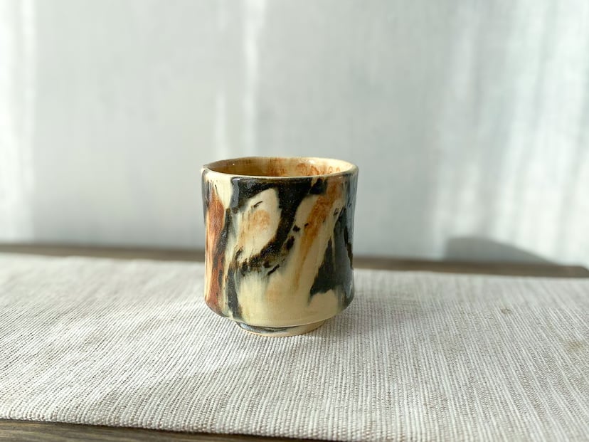 Brąz INK №1 – ręcznie malowana czarka ceramiczna