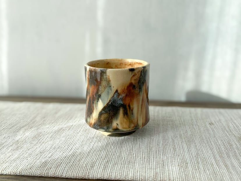 Brąz INK №1 – ręcznie malowana czarka ceramiczna