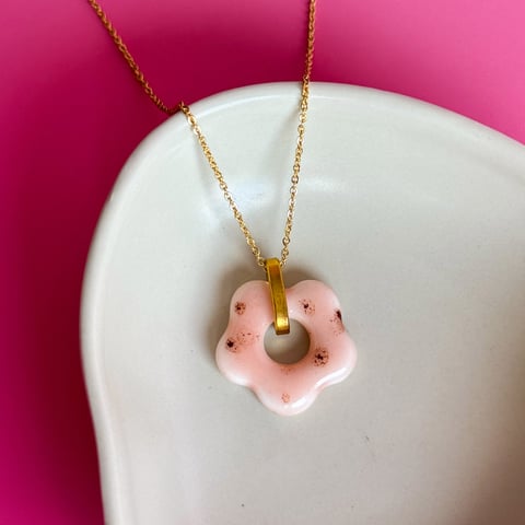 Rosé - porcelanowy naszyjnik w kształcie kwiatu - porcelka bloom