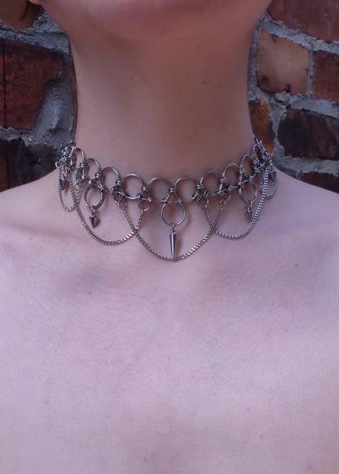 FIRST ROW choker