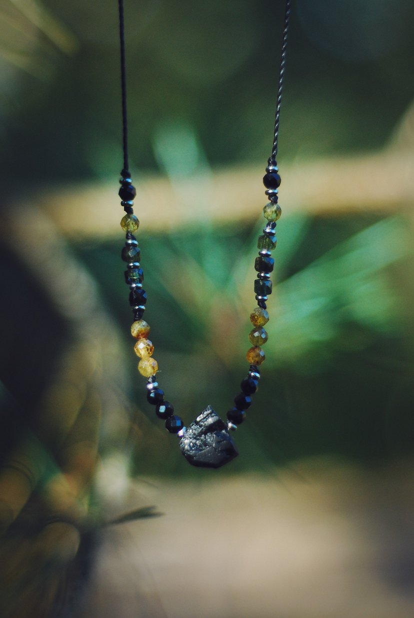 Naszyjnik ༓ BLACK SPRUCE – naszyjnik z kamieni naturalnych