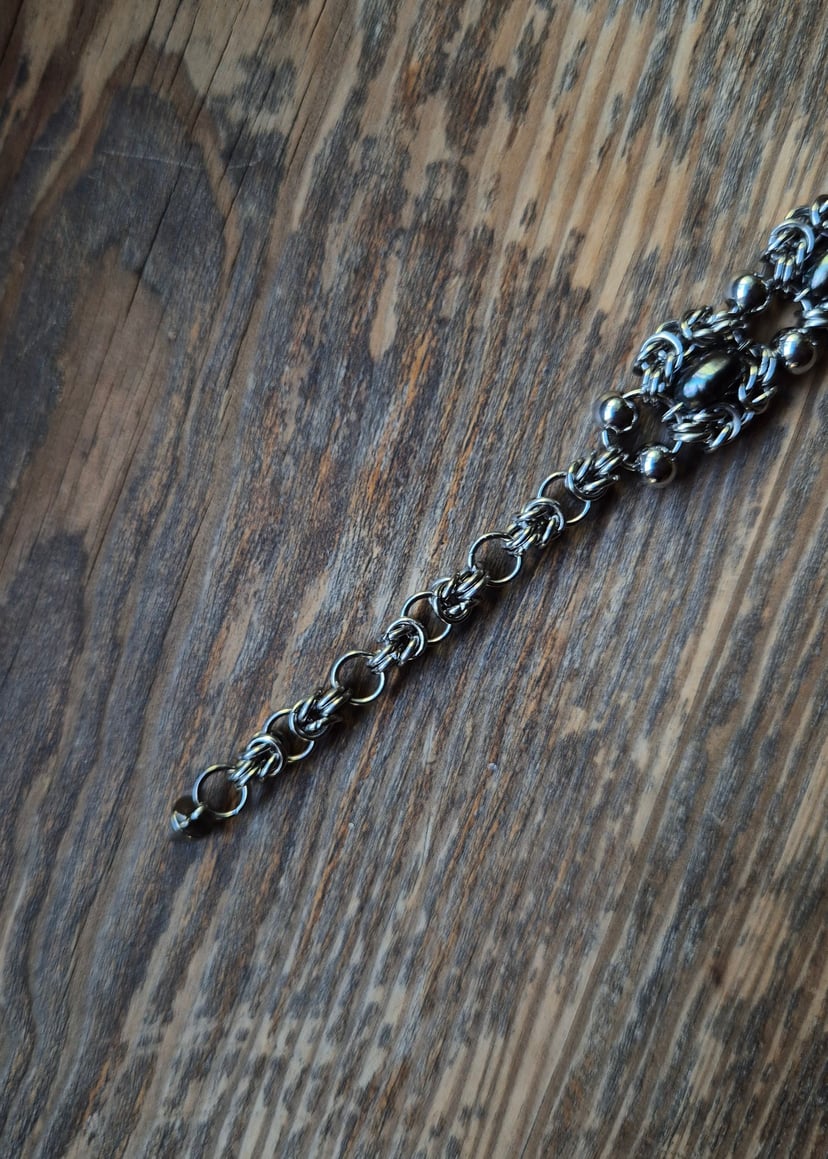 CALL OF THE WATERS bransoleta chainmail z perłami