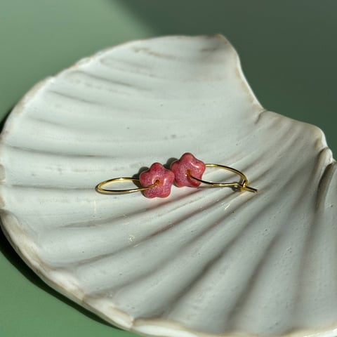 Cherry - kolczyki wiszące z porcelany w kształcie kwiatu - Porcelka micro bloom