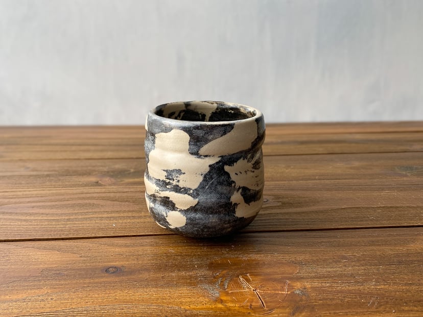 Czarka czarno-biała Zen №1 - ceramiczna czarka z kolekcji ZEN