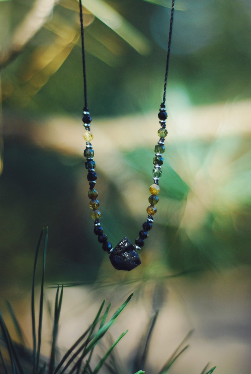 Naszyjnik ༓ BLACK SPRUCE – naszyjnik z kamieni naturalnych