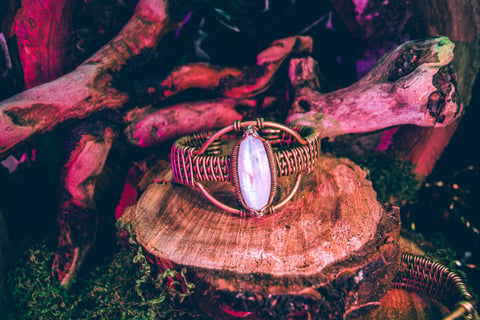 MOON ROOT - ręcznie wykonana bransoleta z kamieniem księżycowym