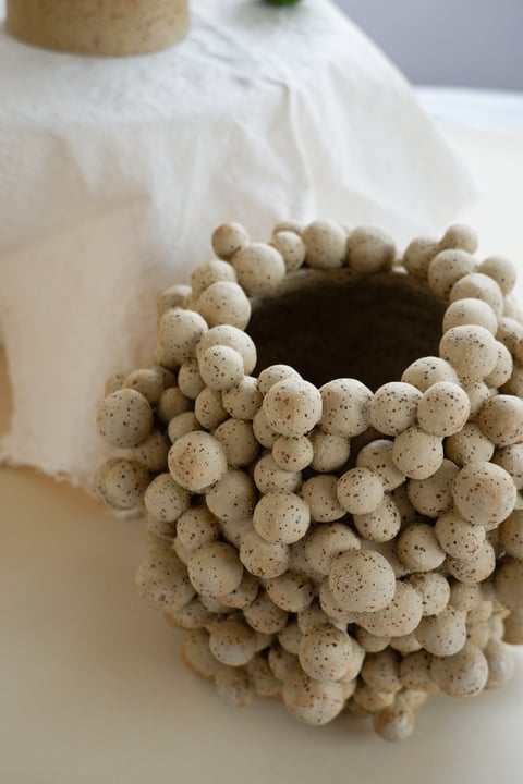 The Bubble- Olive-beige Stoneware Clay Vase 06 - wazon ceramiczny z kolekcji The Bubble