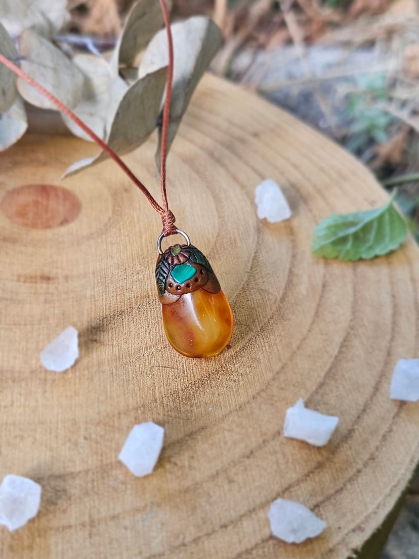 Amulet Wiecznego Lata "Kropla Słońca" - Bursztyn z Malachitem