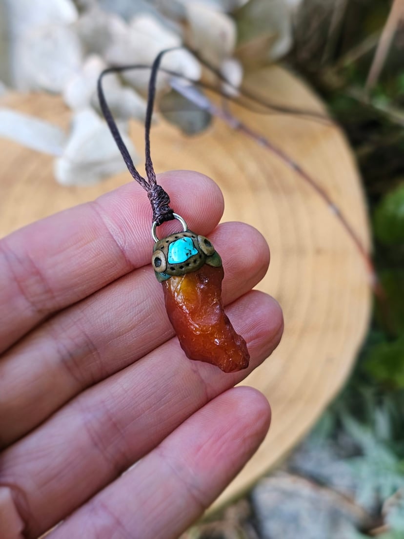 Amulet Wiecznego Lata "Kropla Słońca" - Bursztyn z Turkusem