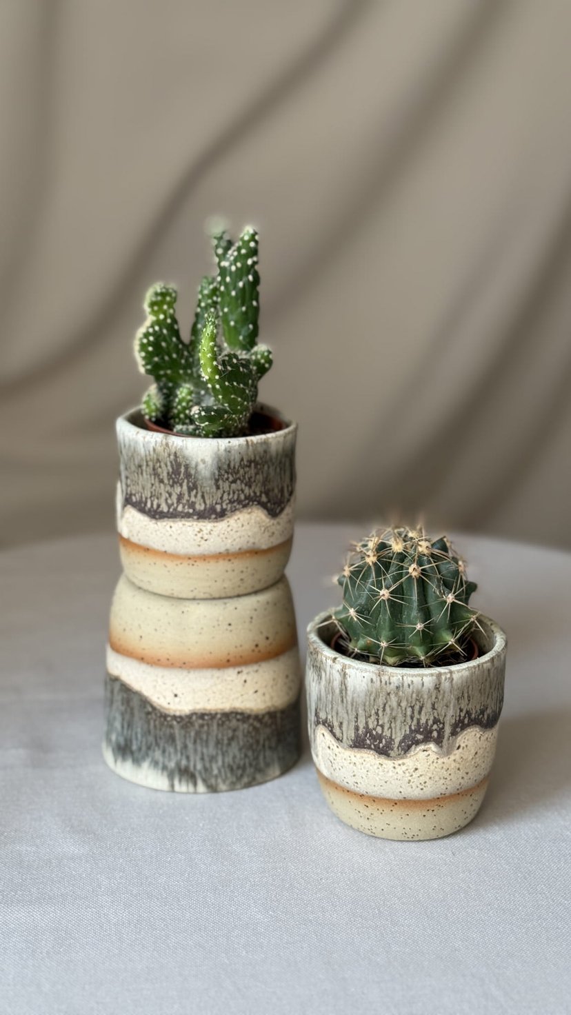 Osłonka ceramiczna Beżowa z brązowym spływem 6 cm – ceramika handmade na doniczkę