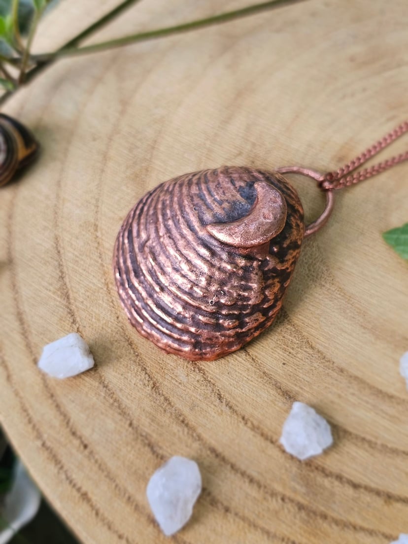 Letni Amulet z Księżycową Muszlą - miedziany