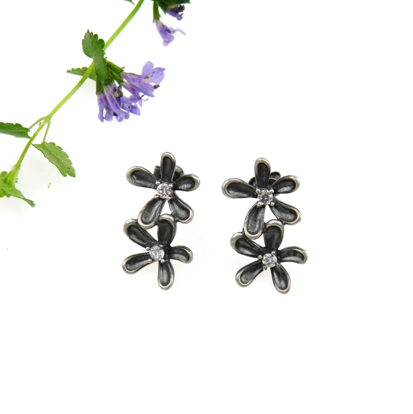 Kolczyki z dwoma kwiatkami szarymi - Subtell II na sztyftach