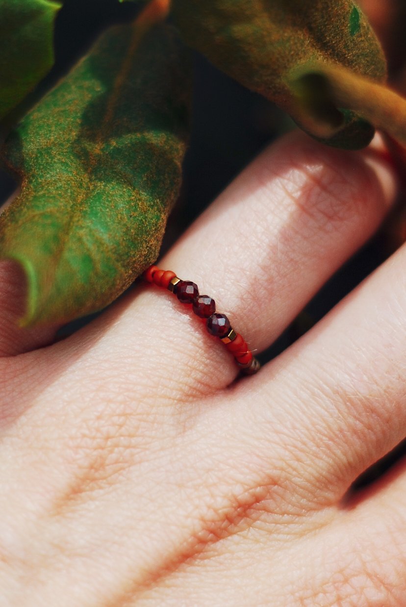 Pierścionek ༓ DUSTY GARNET – pierścionek z kamieni naturalnych