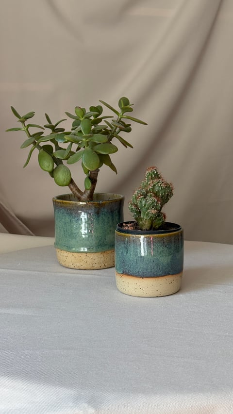 Osłonka ceramiczna Zielono-brązowy spływ 7 cm – ceramika handmade na doniczkę