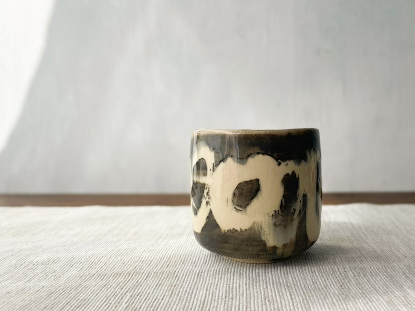 Czarka czarno-biała INK №4 - ceramiczna czarka z kolekcji ZEN